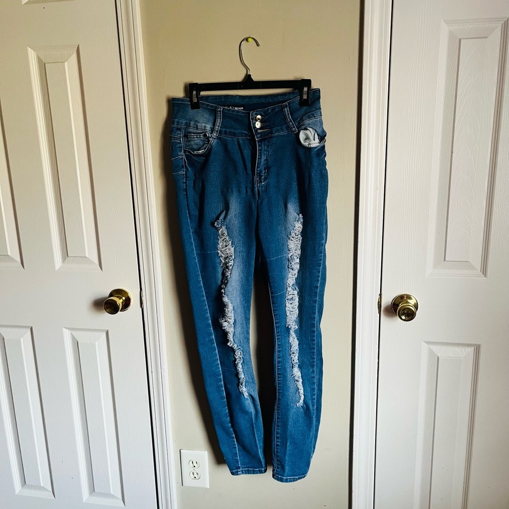 Women’s Fashion Nova Distressed Blue Skinny Jeans Size 13